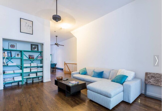 Sala de estar del primer piso - 147 W 118th St