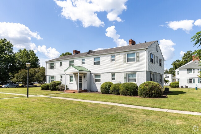 Building Photo - Sterling Oaks Apartments