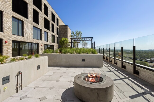 Foto del edificio - Solaire 7607 Old Georgetown