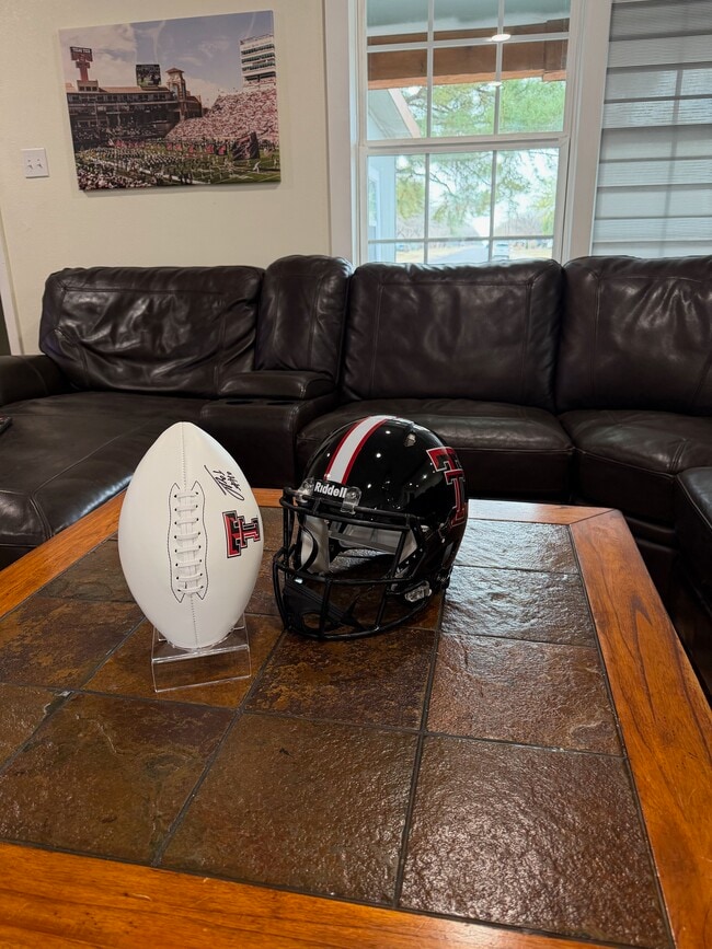 Building Photo - 4609 Elgin Ave