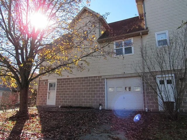 Building Photo - 402 Meadow Ave