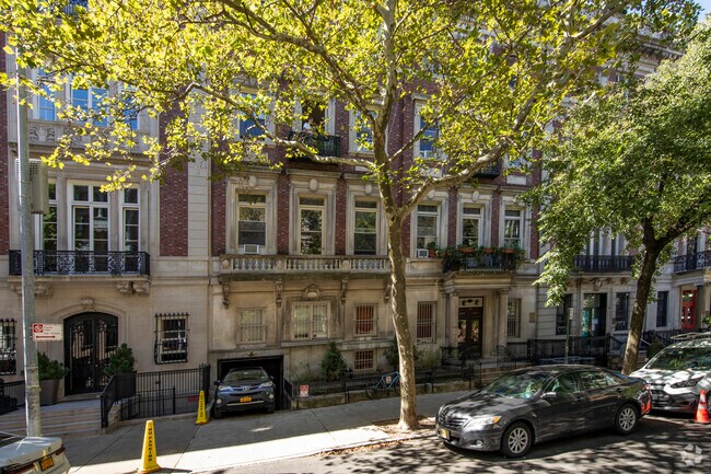 42-44 W 74th St New York, NY 10023 - 42-44 W 74th St