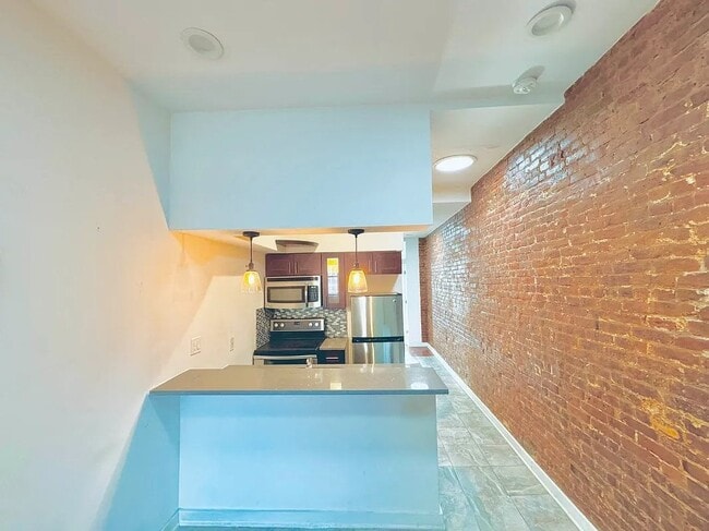 Building Photo - 32 Garnet St