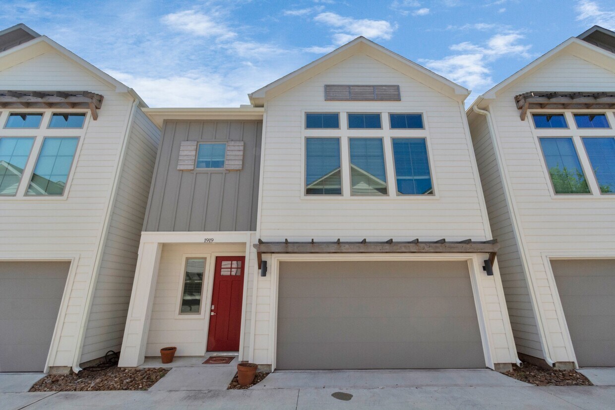 Foto principal - 1919 Gano St