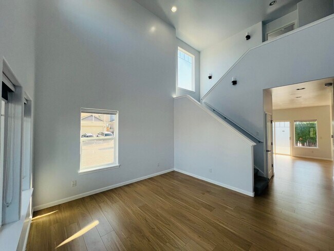 Building Photo - 4 Bedroom 2.5 Bathroom Home w/ Garage In Ferndale!