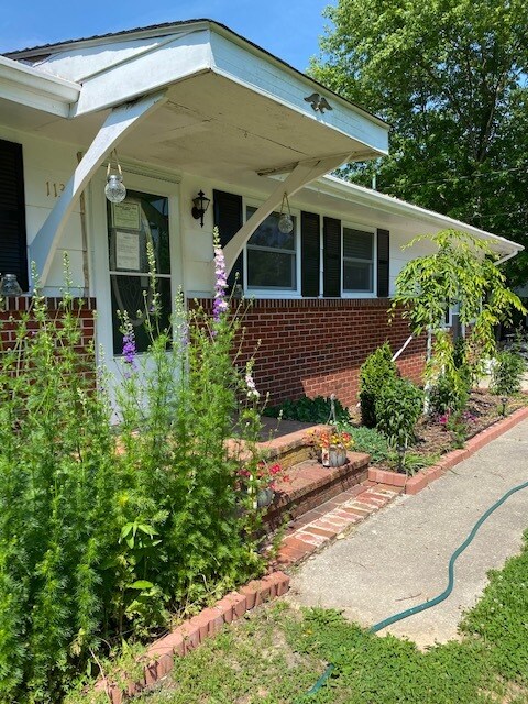 Foto del edificio - 113 Malone Ave