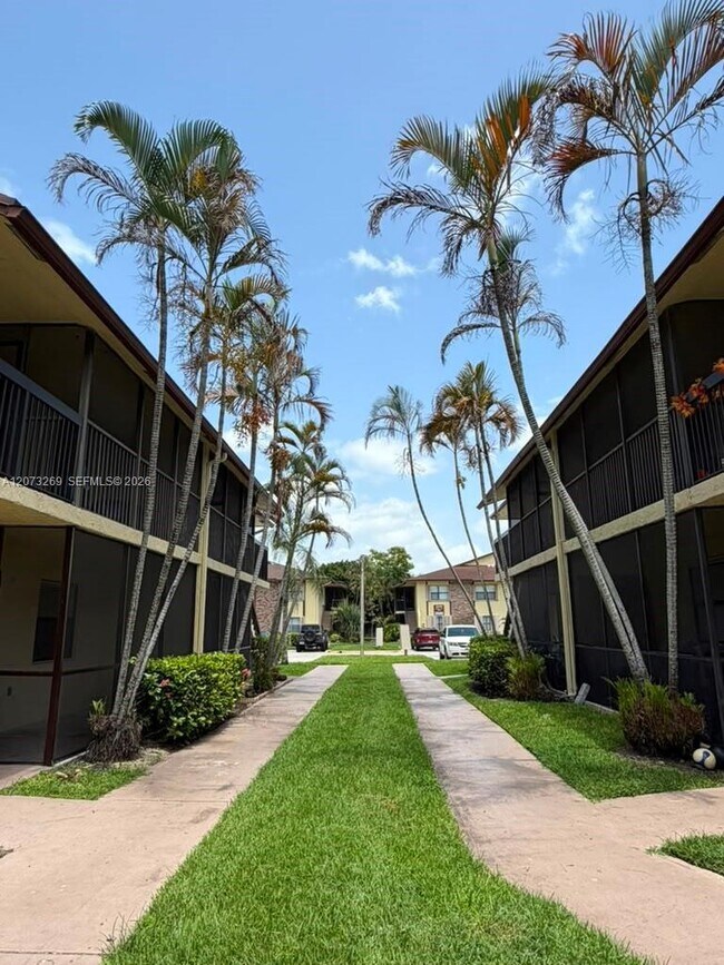 Foto del edificio - 10020 Winding Lake Rd