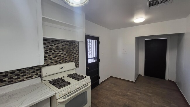Building Photo - 906 Driver Cir