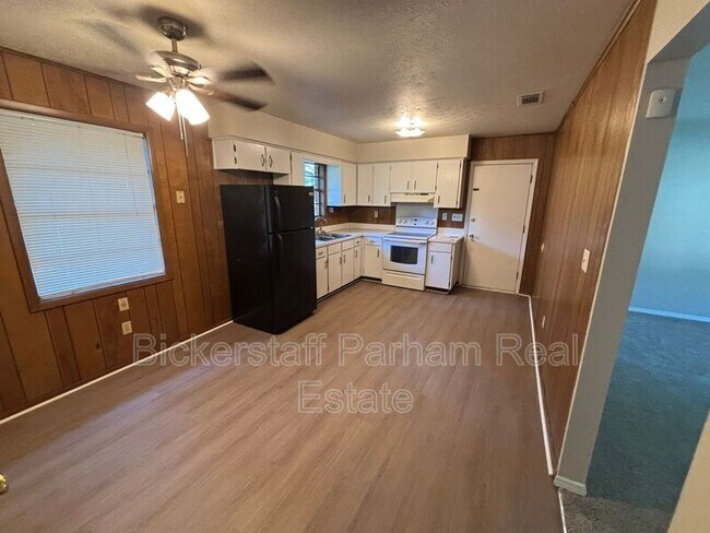Foto del edificio - 6120 King William Dr