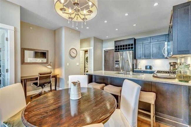 Photo du bâtiment - 15195-15136 36 Ave