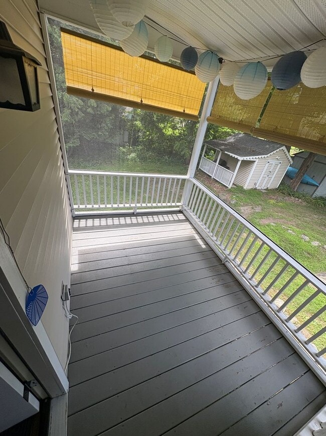 Building Photo - Lovely 4 Bedroomin a Quaint and Quiet Neig...