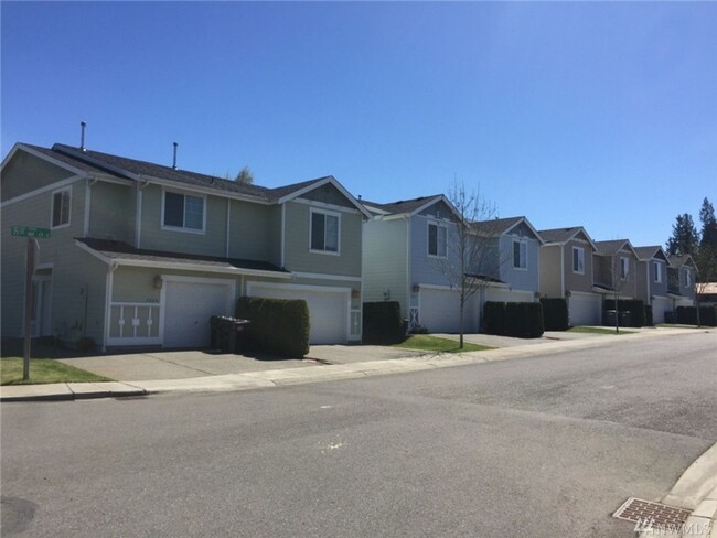 Building Photo - Beautiful South Hill 2 PLUS bedroom, 2 1/2...