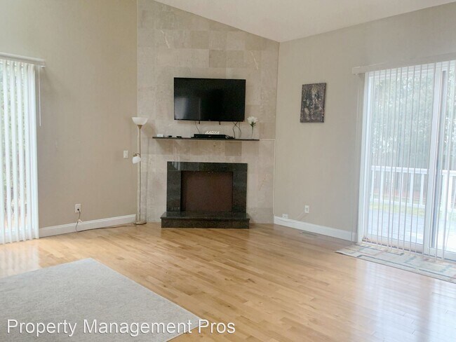 Building Photo - 4 br, 3 bath House - 25392 Surrey Ln