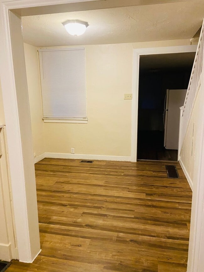 Building Photo - 3 Bedroom House, Garage-York City SD