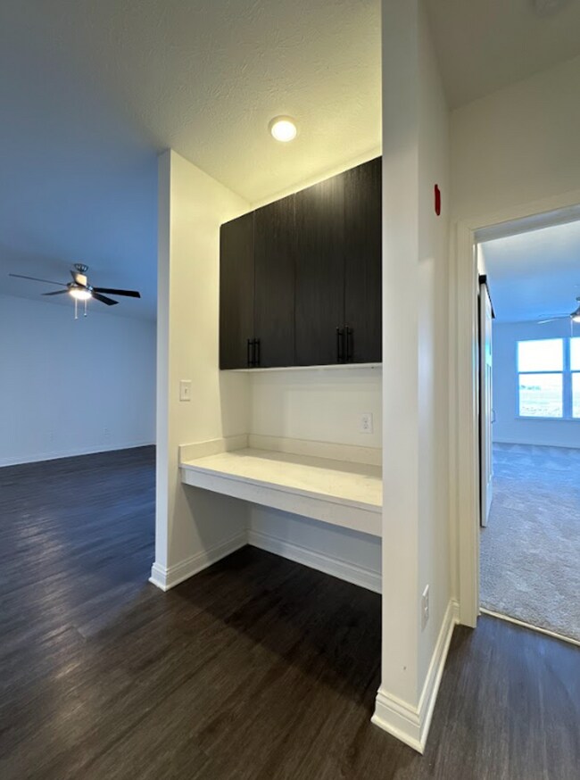 Interior Photo - The E