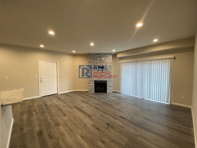 Foto del edificio - 875 E 78th Ave