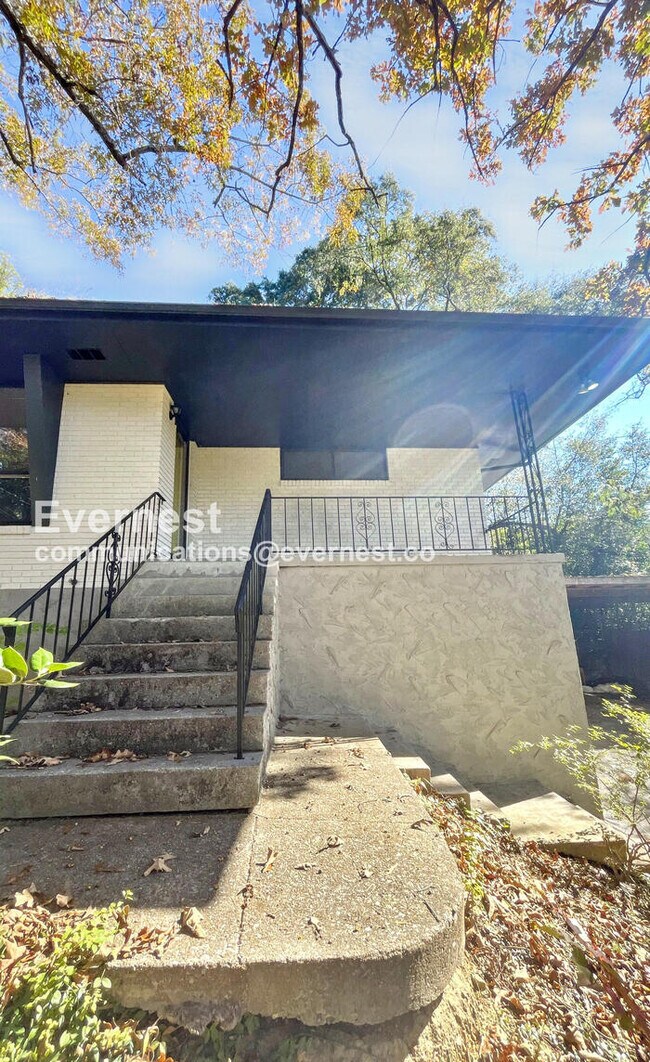 Foto del edificio - 18 Inglenook Dr