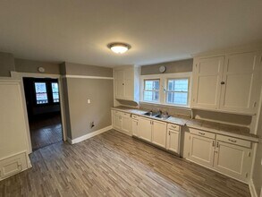 Building Photo - 2521 W Hadley St