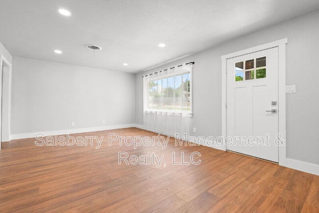 Building Photo - 3908 Wren Ave
