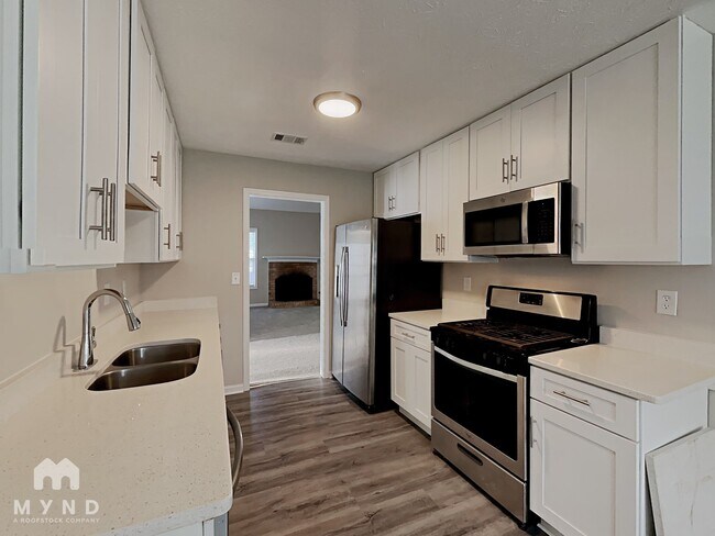 Foto del edificio - 204 Eagles Crest Ct