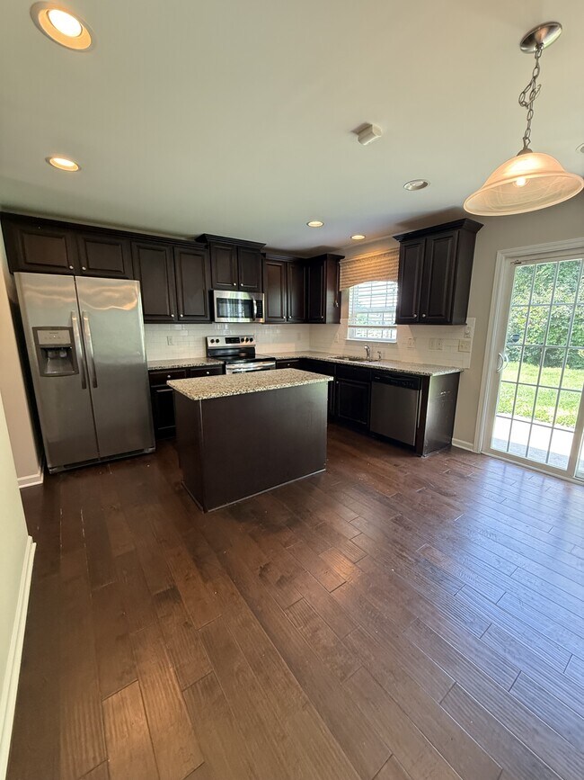 Foto del edificio - 6855 Coopers Hawk Trail