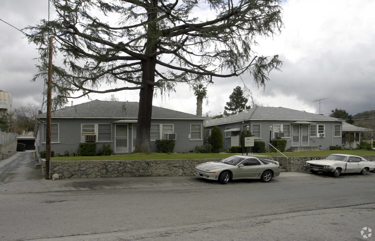 Primary Photo - Samoa Court Apartments