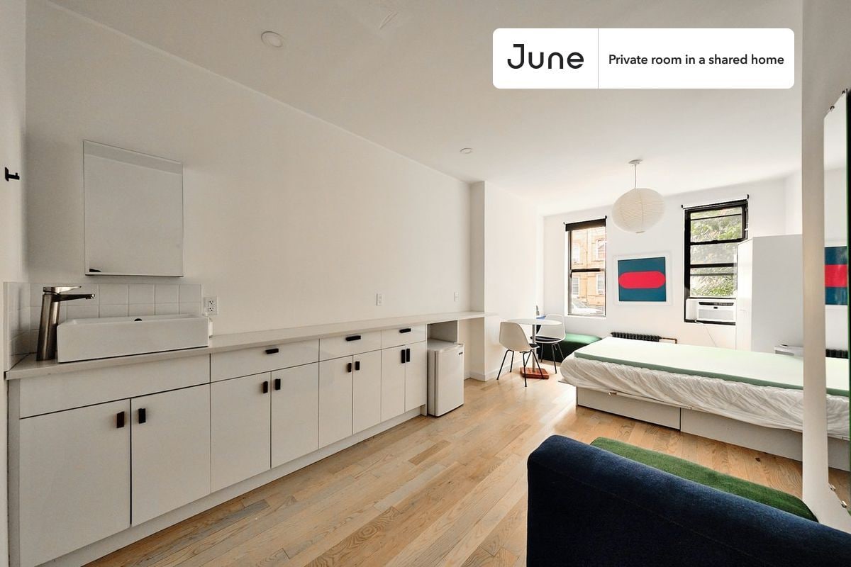 Room in Shared 3 bed/3 bath home - Room in Shared 3 bed/3 bath home