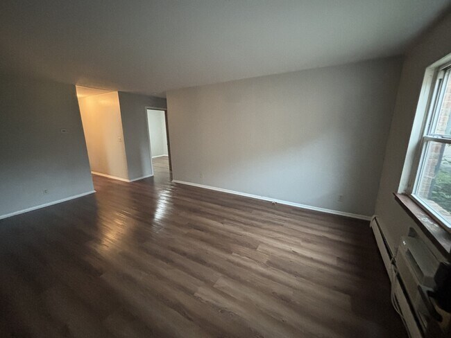 Foto del edificio - 3321 Daisy Ln