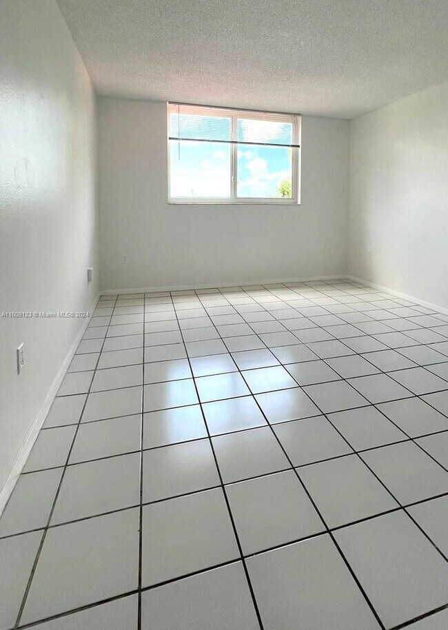 Foto del edificio - 1251 NE 108th St