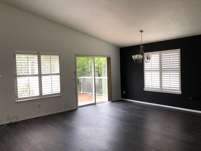 Building Photo - Beautiful home in gated private community