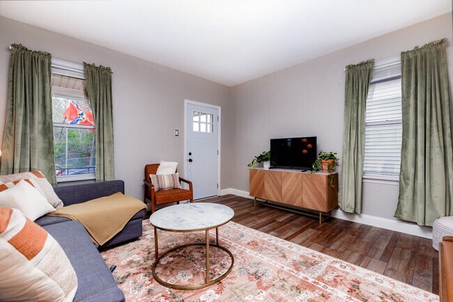 Foto del edificio - 5336 Northrup Ave