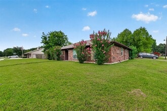 Building Photo - 13629 Lynnwood Ln