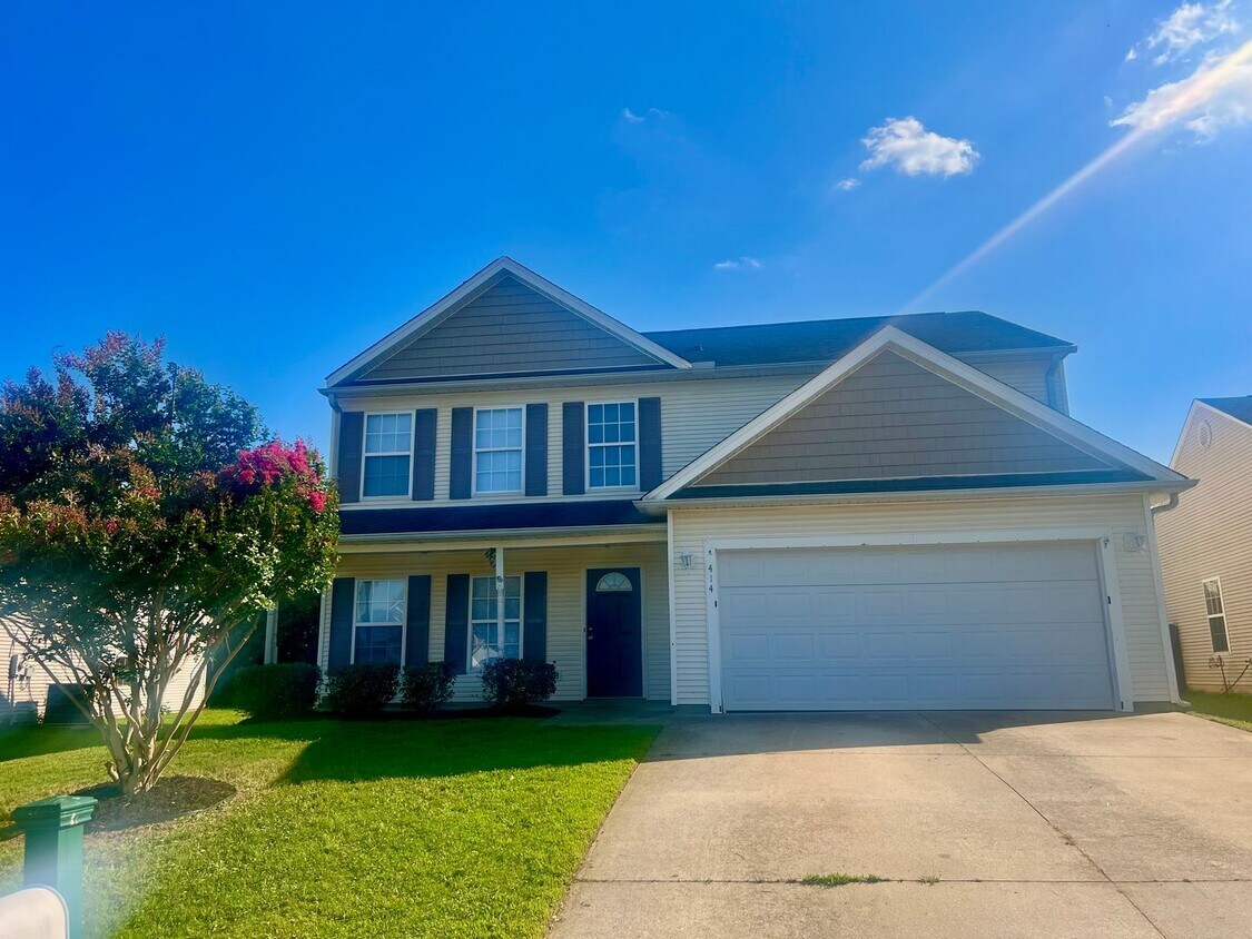 Primary Photo - Wonderful 4-Bedroom Home with Neighborhood...