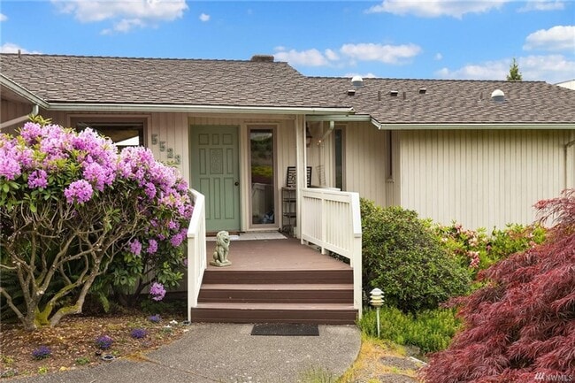 Photo - 4 Bed 2.5 Bath Kirkland - Lake WA Schools House