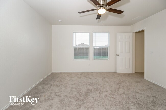 Building Photo - 1409 Vernon Dr
