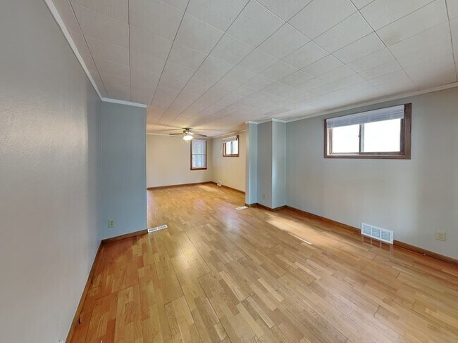 Building Photo - LEASING SPECIAL! Splendid 2 Bedroom, 2 Bat...