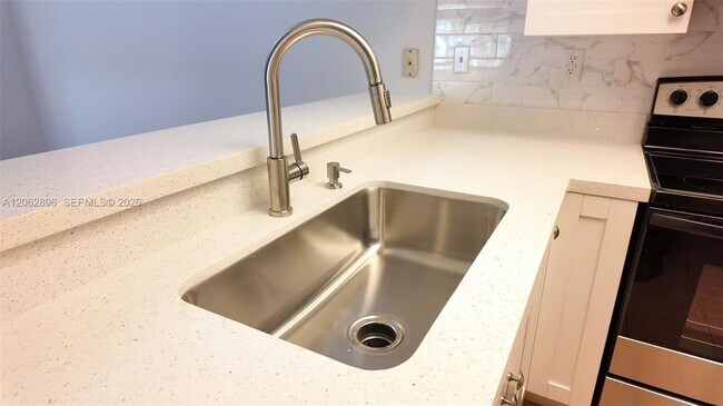 Foto del edificio - 8999 SW 123rd Ct