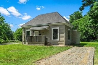 Building Photo - 827 W Ellis St