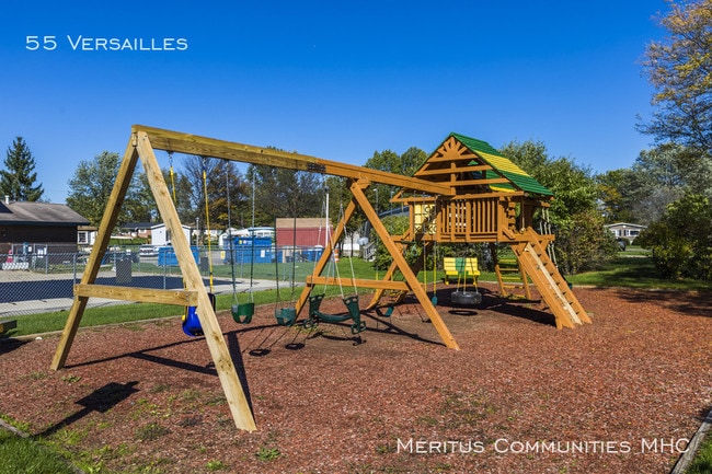 Building Photo - 55 Versailles St