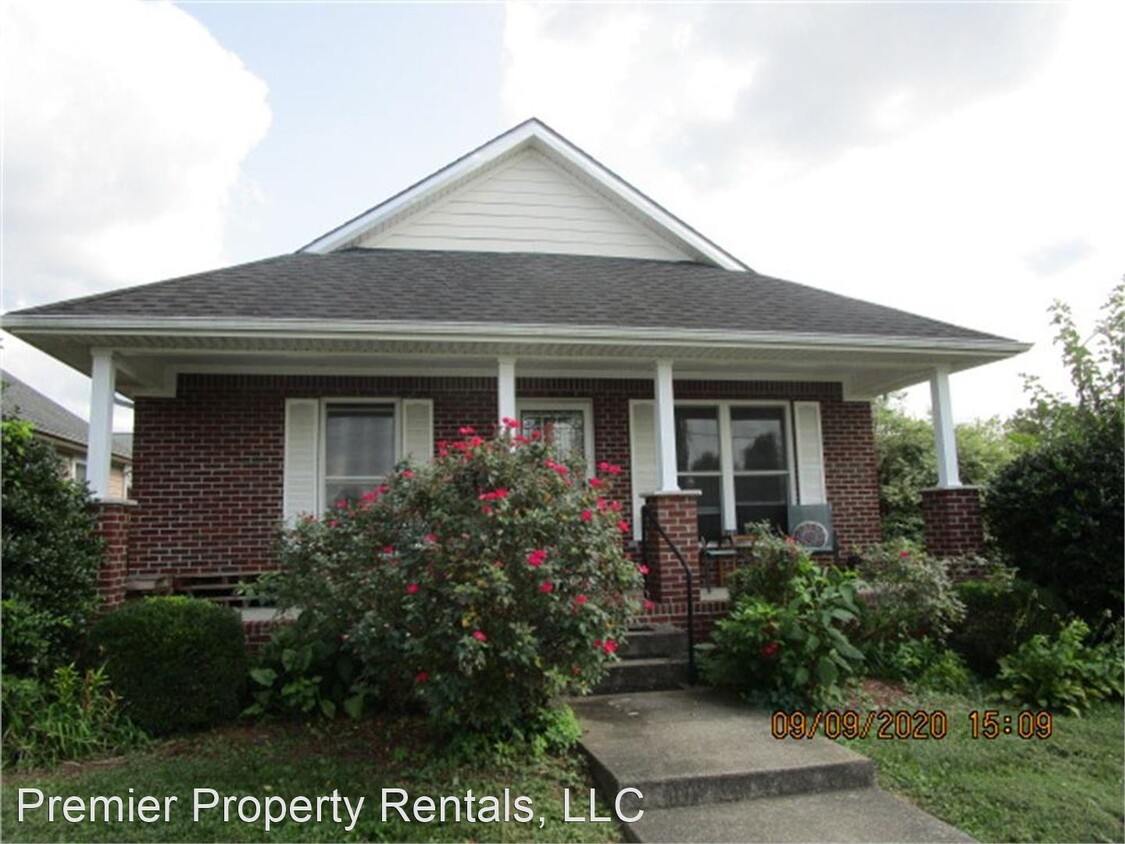 Primary Photo - 3 br, 2 bath House - 228 College Street