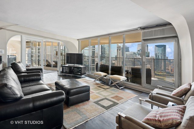 Foto del edificio - 3006 North State Street, Chicago, IL 60654...