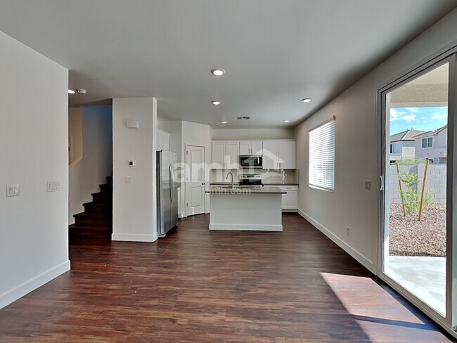 Building Photo - 6619 S 42nd Drive