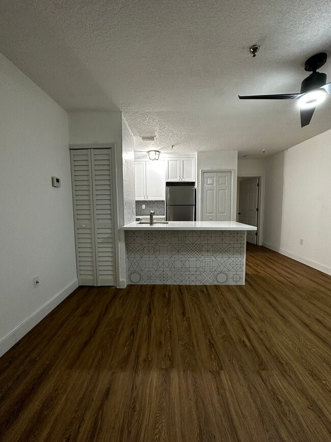 Building Photo - 2734 Bird Ave