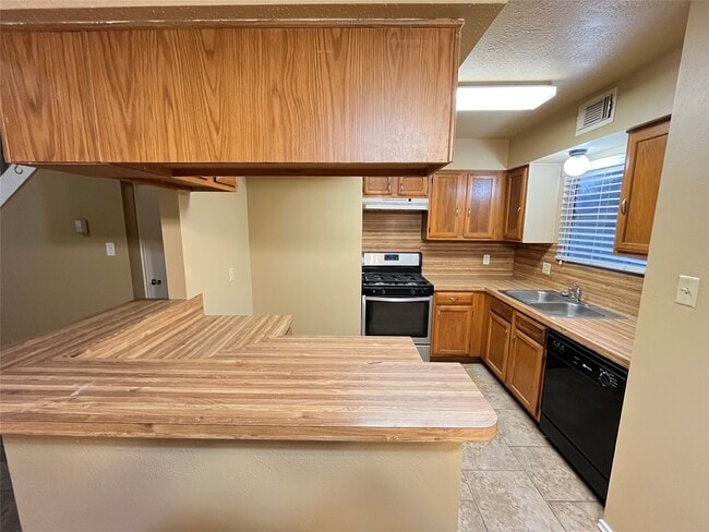 Building Photo - 4906 Deer Point Dr