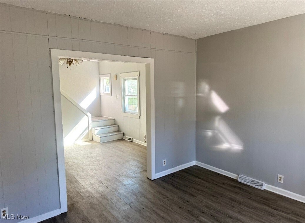 1017 Washington Ave Lorain, OH 44052 – photo 5