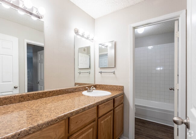2BR, 1.5BA - 1,129 SF - ReNew Highland Park