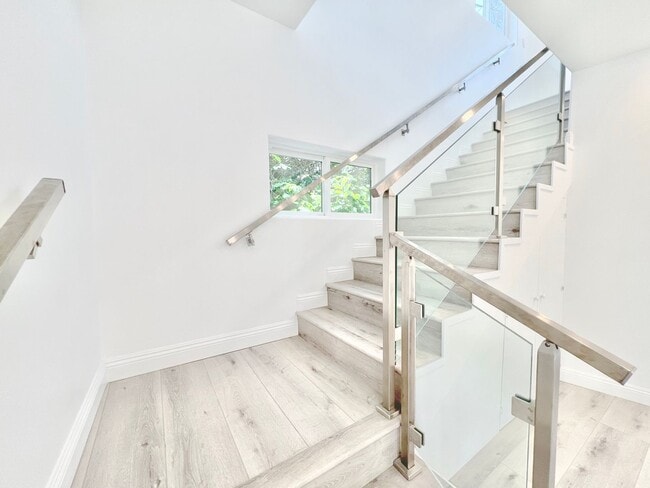 Building Photo - 2041 Linnington Ave
