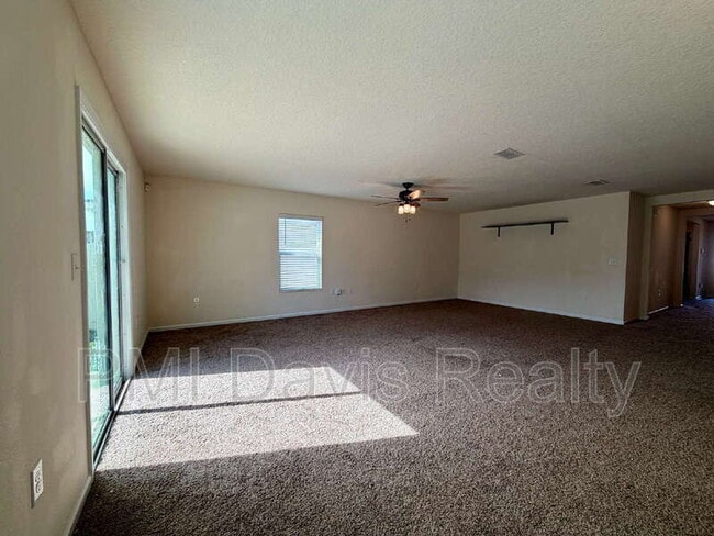 Foto del edificio - 2482 Beachview Dr