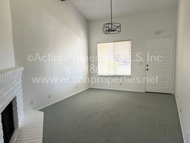 Building Photo - Duplex Great Location, Close to Shopping, ...
