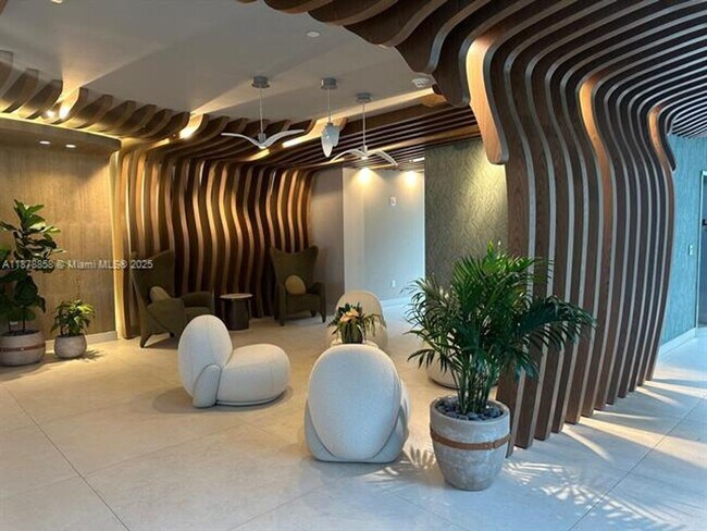 Foto del edificio - 700 NE 24th St